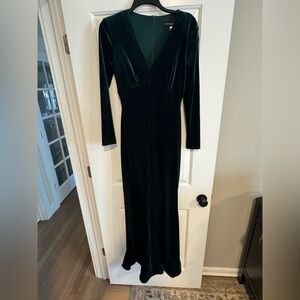 Taylor Women's Elegant green velvet formal dress